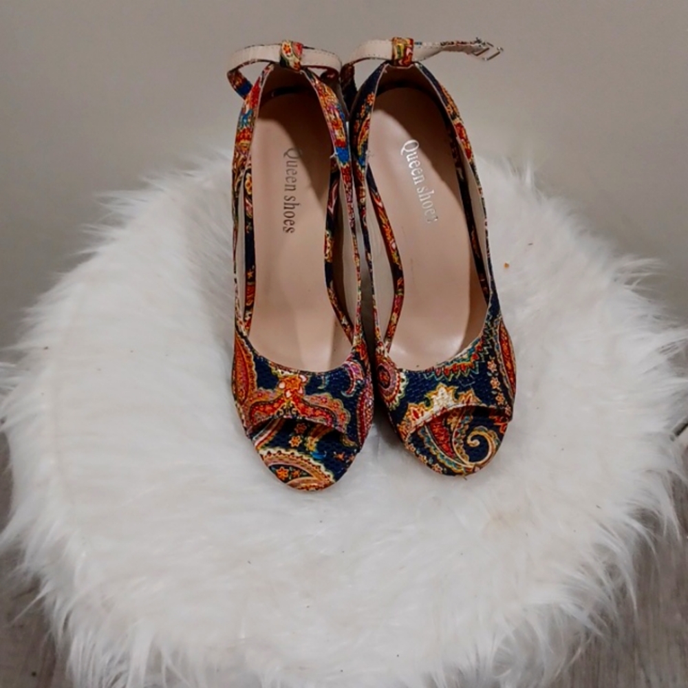 QUEEN Shoes Paisley Print Peep Toe Heels